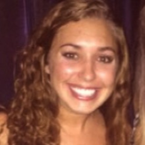 Profile Picture of Jennifer Cichetti (@jennifercichett) on Poshmark