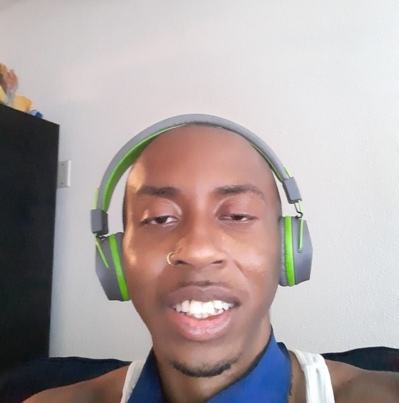 Profile Picture of Joshua Simmons (@joshuasimmon274) on Poshmark