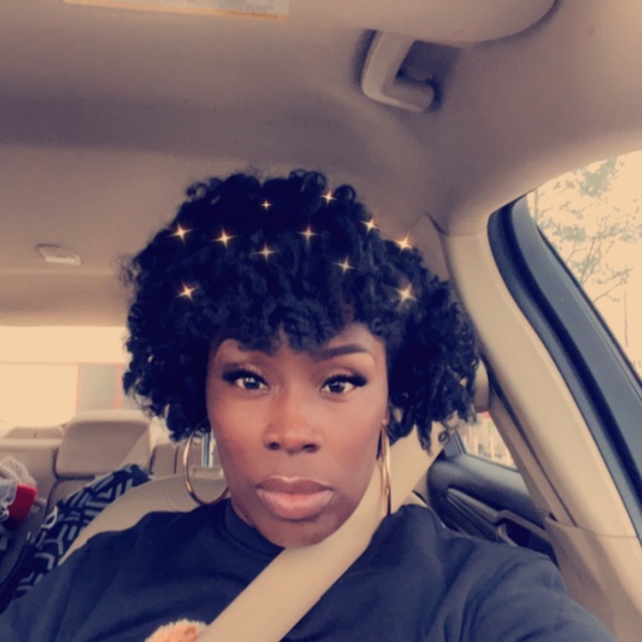 Profile Picture of Shayna Phillips (@pshayna80) on Poshmark