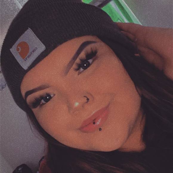 Profile Picture of Christa Severight (@cseveright) on Poshmark