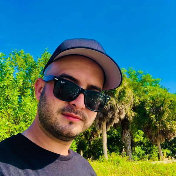 Profile Picture of Raulalejandro Quintana rey (@raulalejandroq) on Poshmark