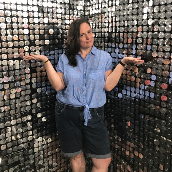 Dana Beguerie - Poshmark Profile Picture of Dana Beguerie (@momentpunch) on Poshmark