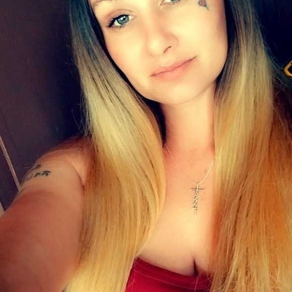 Profile Picture of Amber Utterback (@amberutterback) on Poshmark