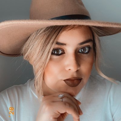 Profile Picture of Brenda Moreno (@iknowstyle_) on Twitter