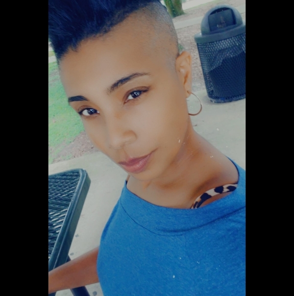 Profile Picture of Eloiza Birch (@ebirch) on Poshmark