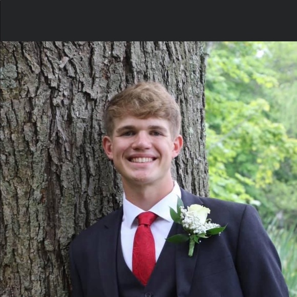 Profile Picture of Johnhenry Dyroff (@jhdyroff) on Poshmark