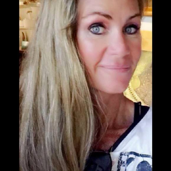 Profile Picture of Deb Alexon ashton (@debalexonashton) on Poshmark