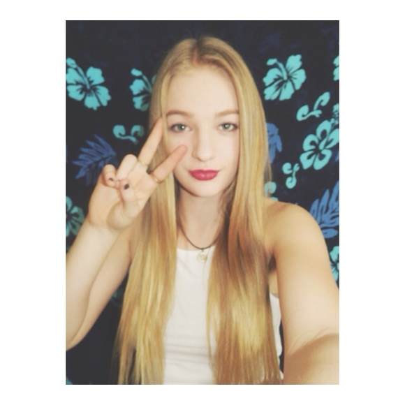 Profile Picture of Julia Roudebush (@juliaroudebush) on Poshmark