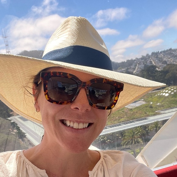 Profile Picture of Caroline Curzon (@carocurzon) on Poshmark