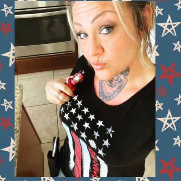 Cassandra Huffsmith - Poshmark Profile Picture of Cassandra Huffsmith (@sickgirl111) on Poshmark