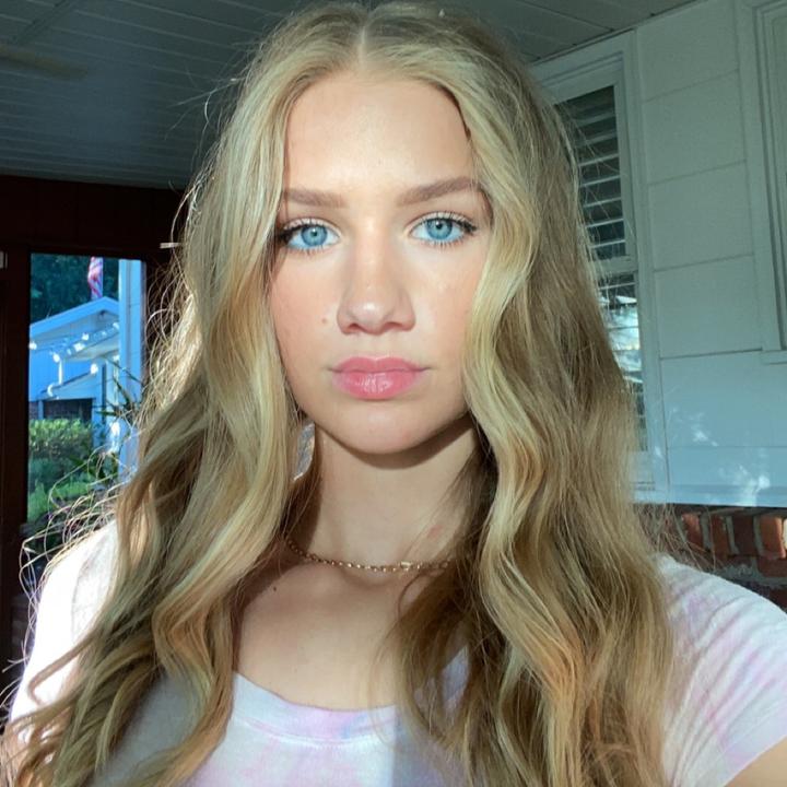 Profile Picture of Evelyn Hawkins (@@clairebearisfly) on Tiktok