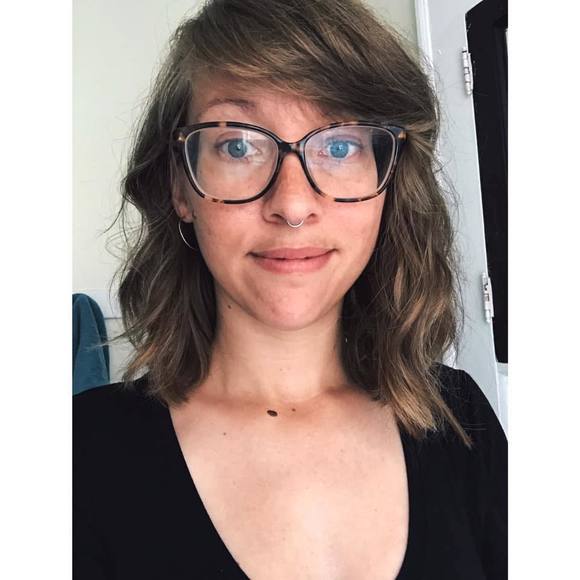 Profile Picture of Gabrielle Lara (@gabrielle_lara) on Poshmark