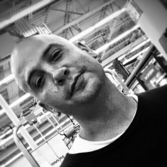 Profile Picture of Joe Velazquez (@joevelazquez) on Poshmark