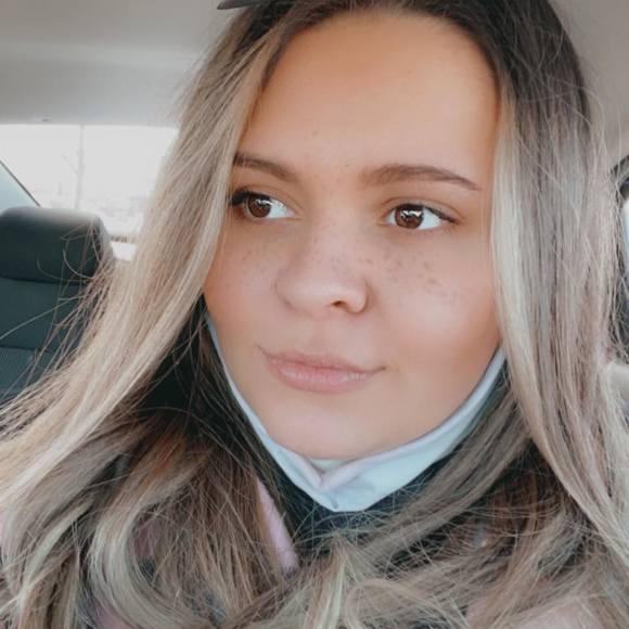 Profile Picture of Jenny Kurtev (@ckurtev) on Poshmark