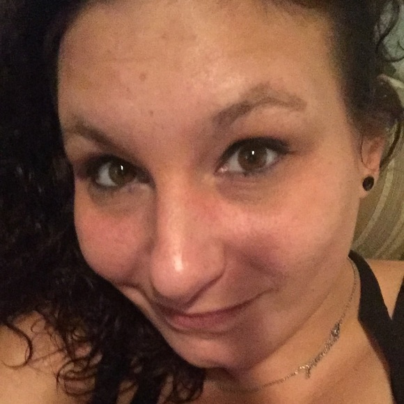 Profile Picture of Angie Grindley (@catz2015) on Poshmark