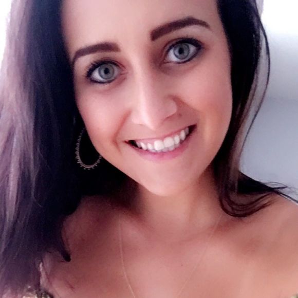 Profile Picture of Alexa Gordon (@alexargordon) on Poshmark