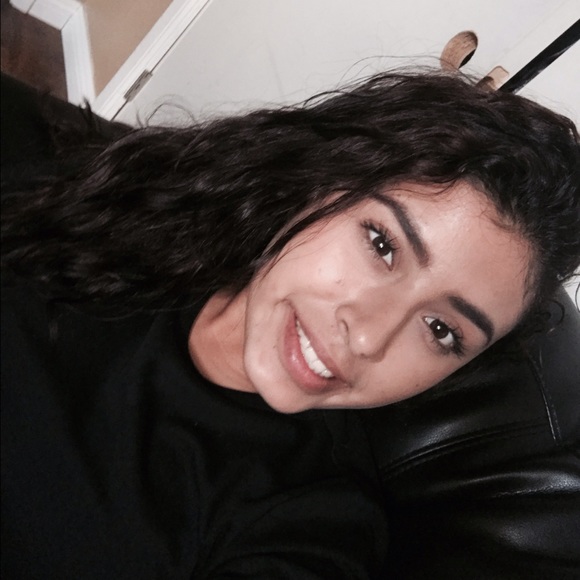 Profile Picture of Lisbeth Borbonio (@lis_814) on Poshmark