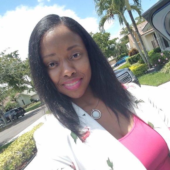 Profile Picture of Kara Bailey (@klb48) on Poshmark