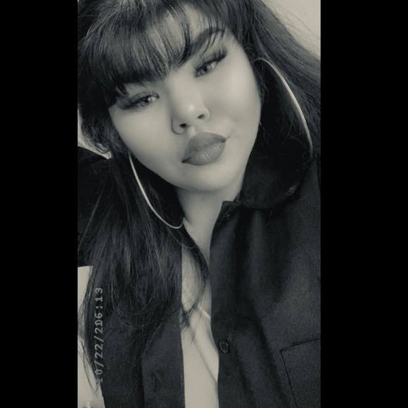 Profile Picture of Misty Ramirez (@mistyramirez) on Poshmark