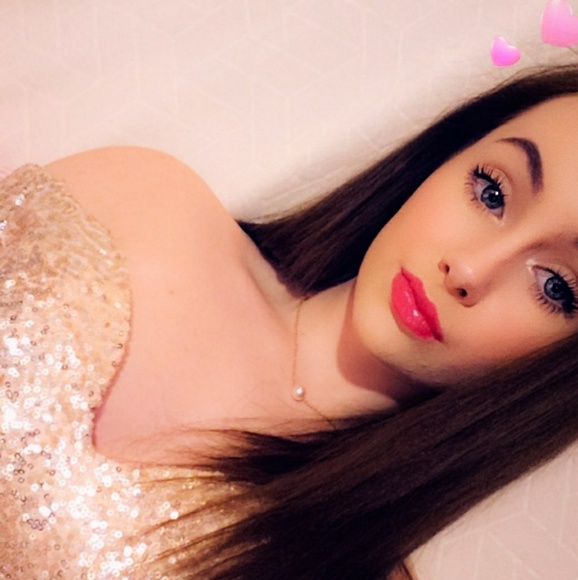 Profile Picture of Leah Vanhorn (@leahvanhorn48) on Poshmark