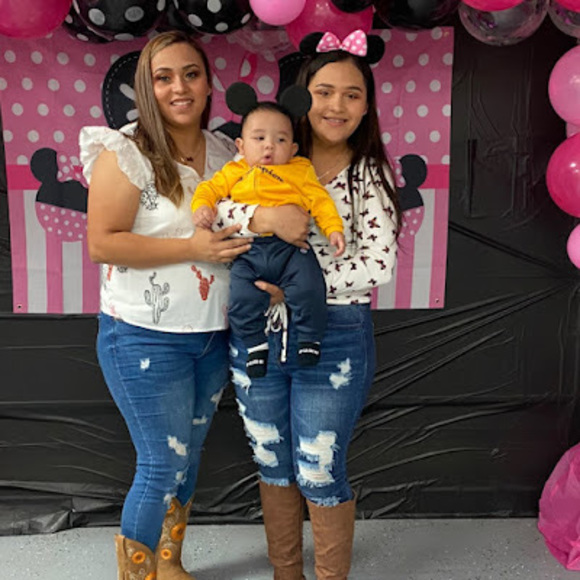 Profile Picture of Lucero Calderon (@lucerocalder317) on Poshmark