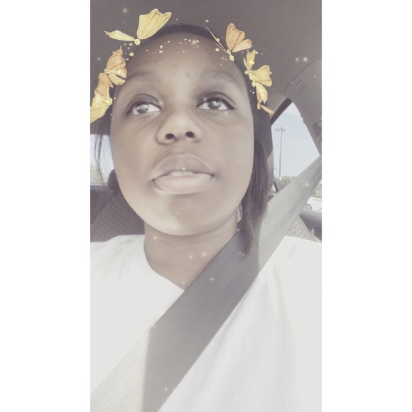 Profile Picture of Netta Jones (@glitterynrtta) on Poshmark