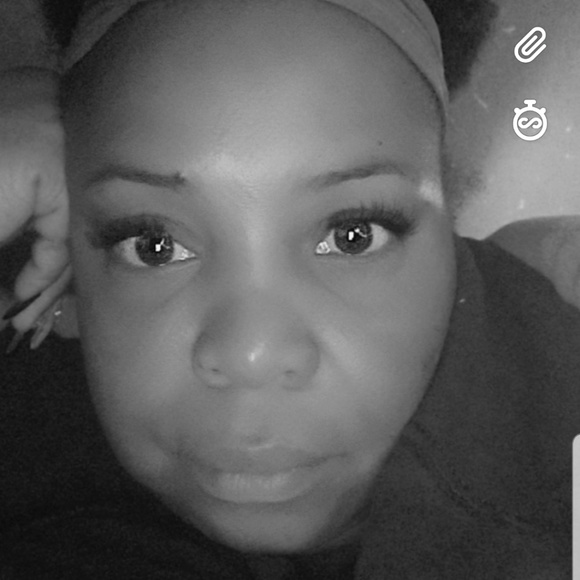Profile Picture of Trina Williams (@thechicchic1) on Poshmark