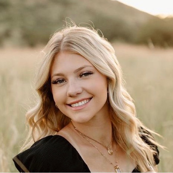 Profile Picture of Matilyn Lopeman (@matilyn0601) on Poshmark