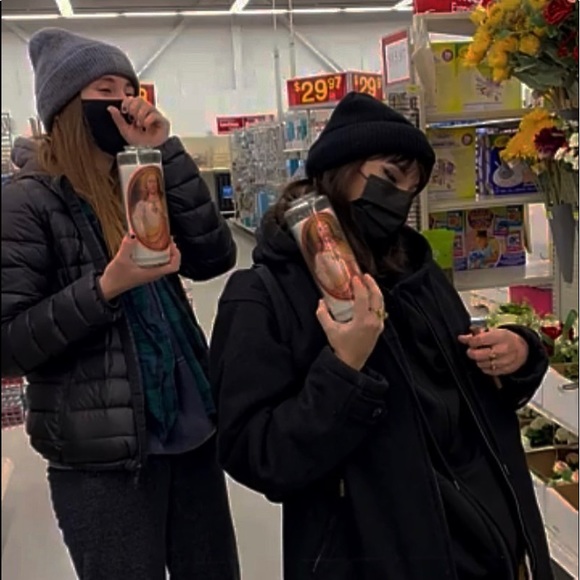 Profile Picture of Aurora Beith (@rora907) on Poshmark