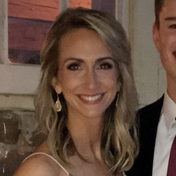Profile Picture of Krystal Holbert (@kshoop24) on Poshmark