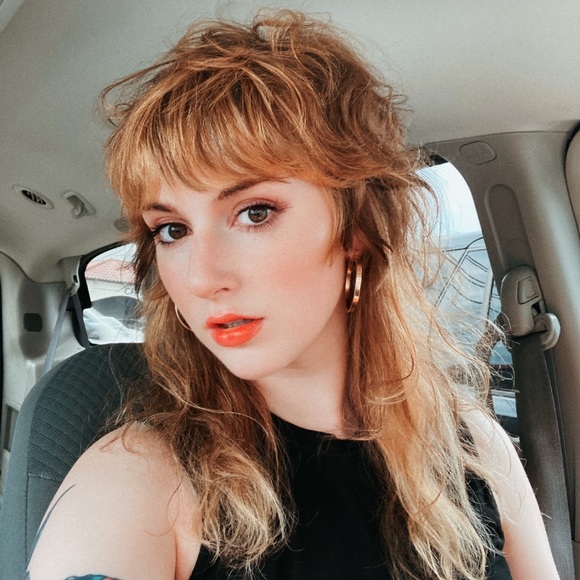 Profile Picture of Emily Otnes (@emilyo____) on Poshmark