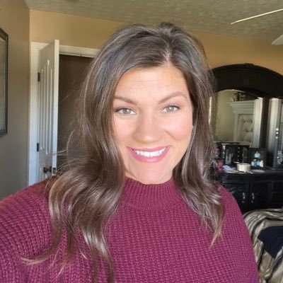 Profile Picture of Jennifer Holcomb (@JenHolc) on Twitter