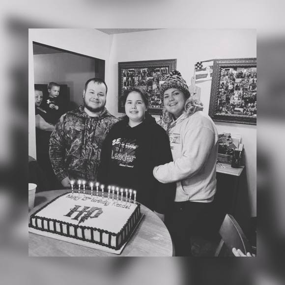 Nikki Holmes - Poshmark Profile Picture of Nikki Holmes (@nikkiholmes98) on Poshmark