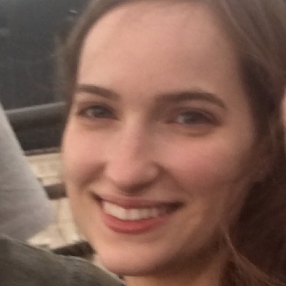 Profile Picture of Lara Leedom (@lomaloma) on Poshmark