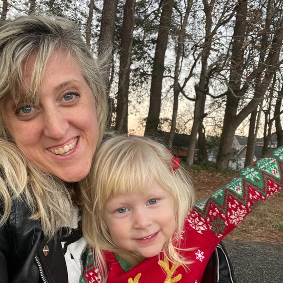 Profile Picture of Lara Maclean (@mslarberg) on Poshmark