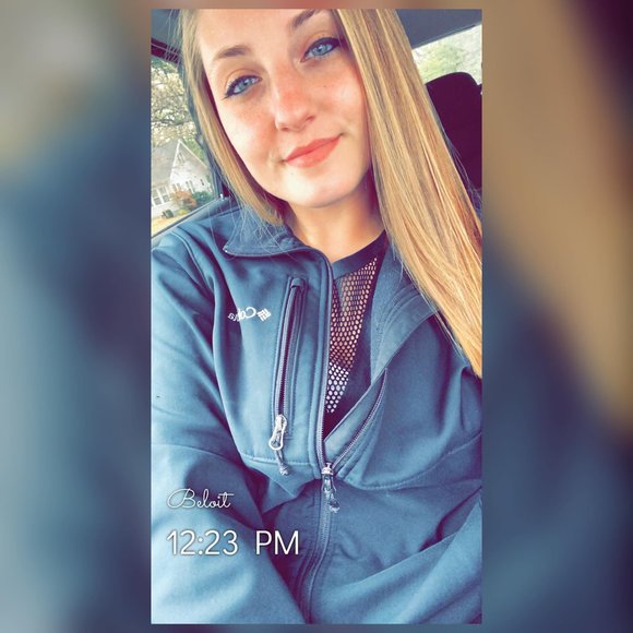 Profile Picture of Elyse Biester (@livexlovexhim) on Poshmark