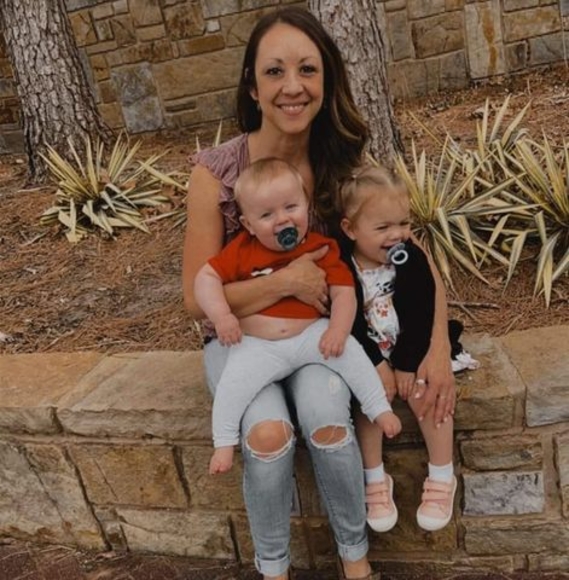 Profile Picture of Mandy Alvarez (@mandy_alvarez) on Poshmark