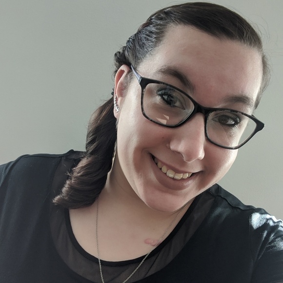 Profile Picture of Sarah Sienkiewicz (@sasgirl1214) on Poshmark