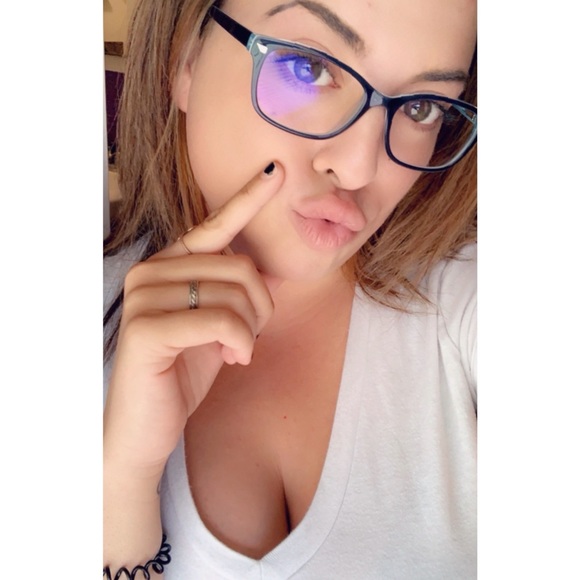 Profile Picture of Brianna Michaux (@brianna_michaux) on Poshmark