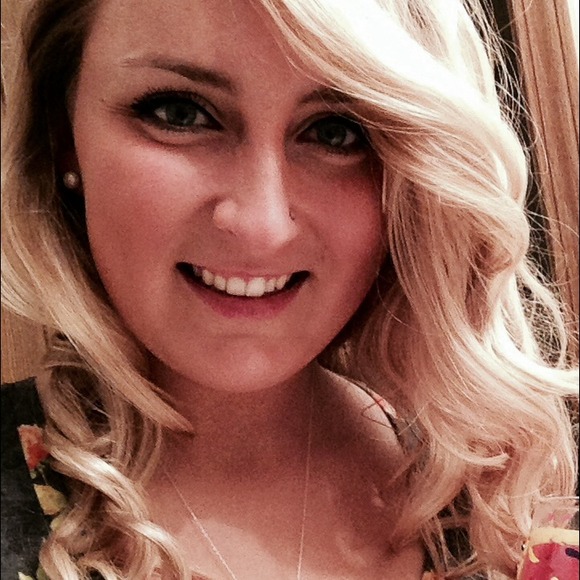 Alex Pallardy - Poshmark Profile Picture of Alex Pallardy (@pallardya) on Poshmark