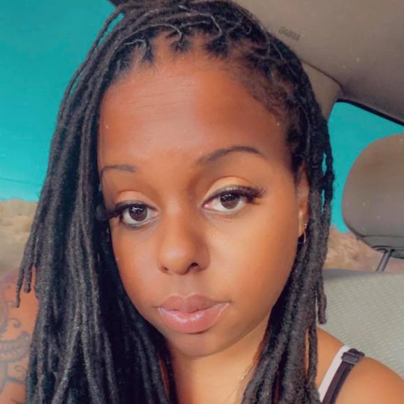 Profile Picture of Toriana Owens (@toriana84) on Poshmark
