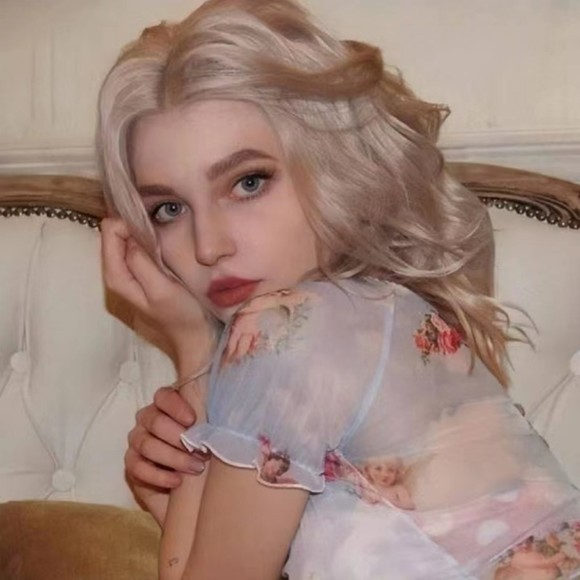 Profile Picture of Nura Carlsson (@nuracarlsson) on Poshmark