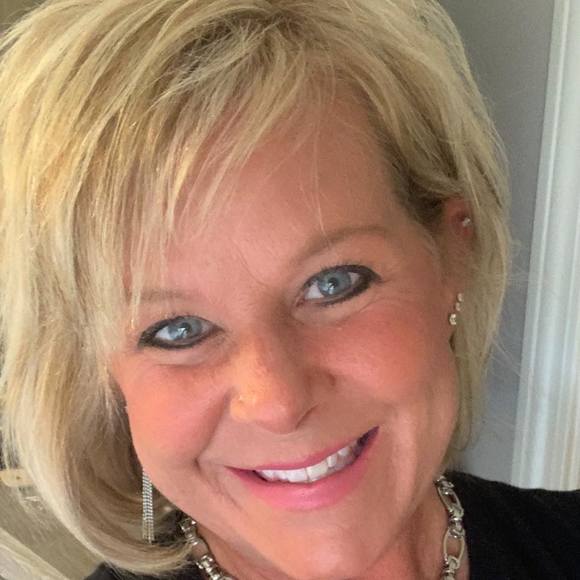 Profile Picture of Kristin Benson (@kbenson41) on Poshmark