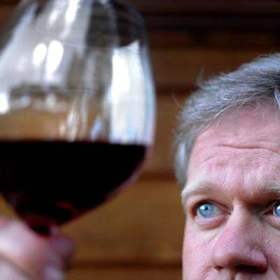 Profile Picture of Brian Schmidt (@cosmicpinot) on Twitter