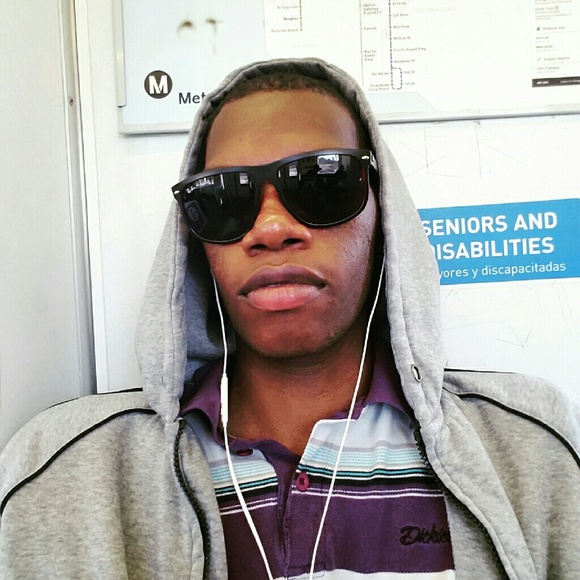 Profile Picture of Dontay Green (@dontayg24) on Poshmark