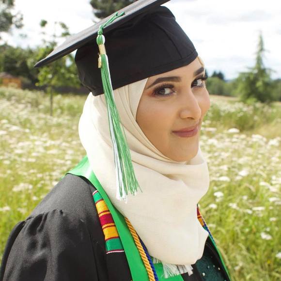 Profile Picture of Ayni Alamoudi (@ayniamir) on Poshmark