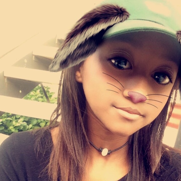 Profile Picture of Kaori Young (@itzkaori_) on Poshmark