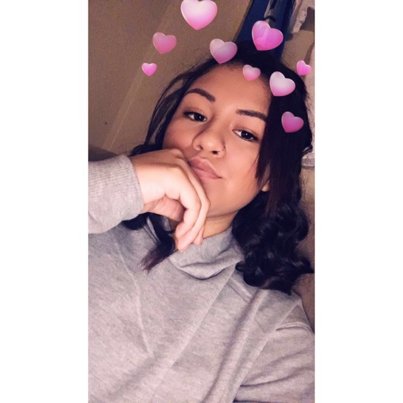 Profile Picture of Cindy Cuevas (@cindyy_cuevass) on Poshmark
