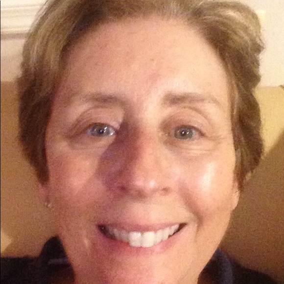 Profile Picture of Ellen Rigterink (@erigteri) on Poshmark