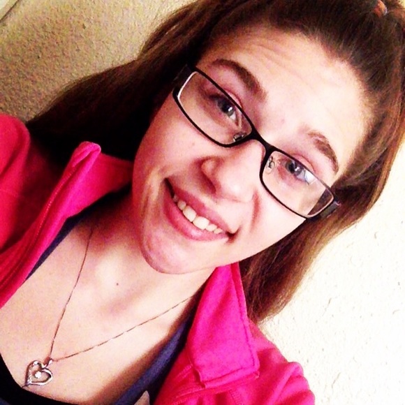Profile Picture of Alora Dalton (@alorad97) on Poshmark